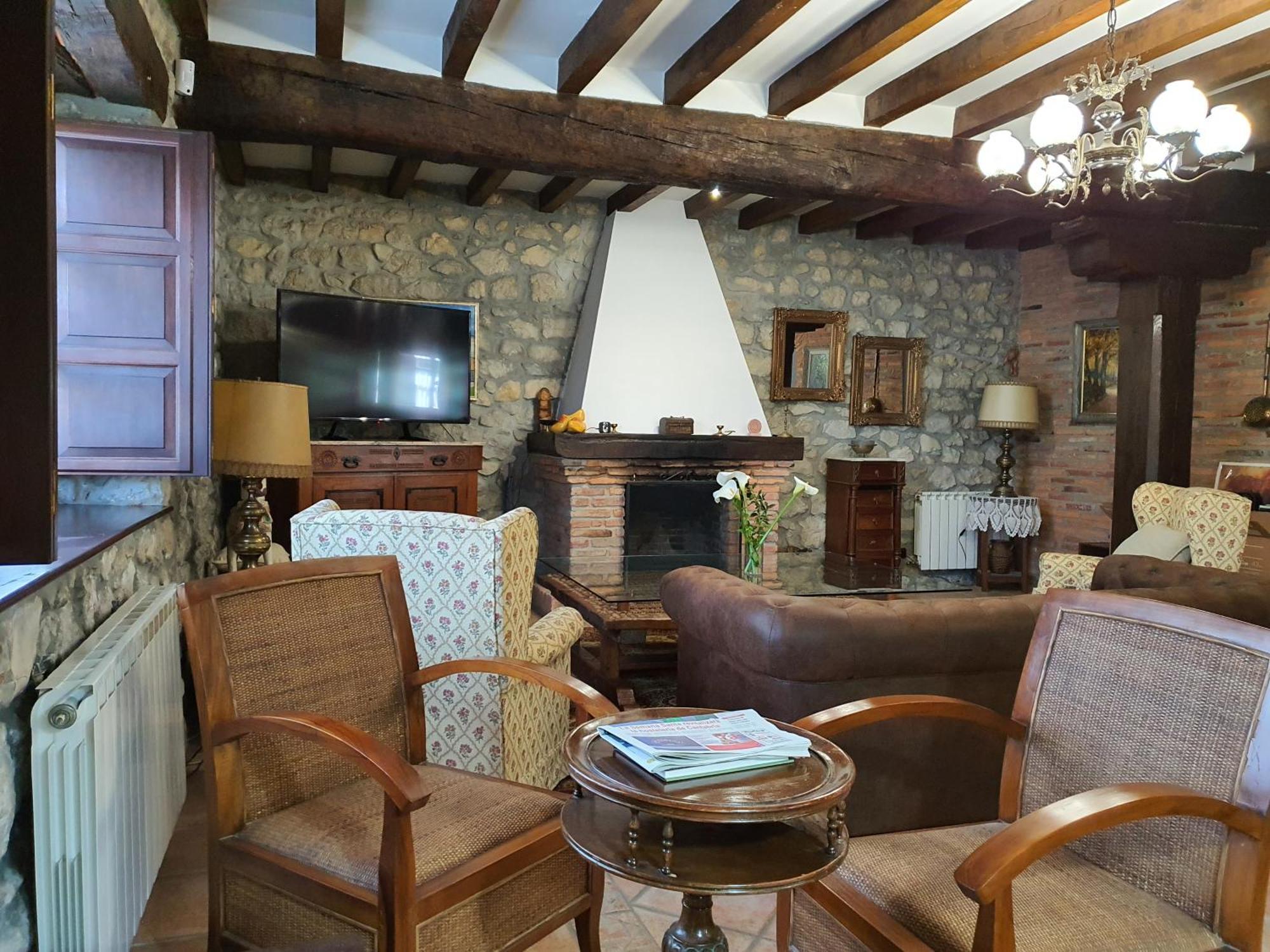 Posada San Tirso Tonanes Exterior photo