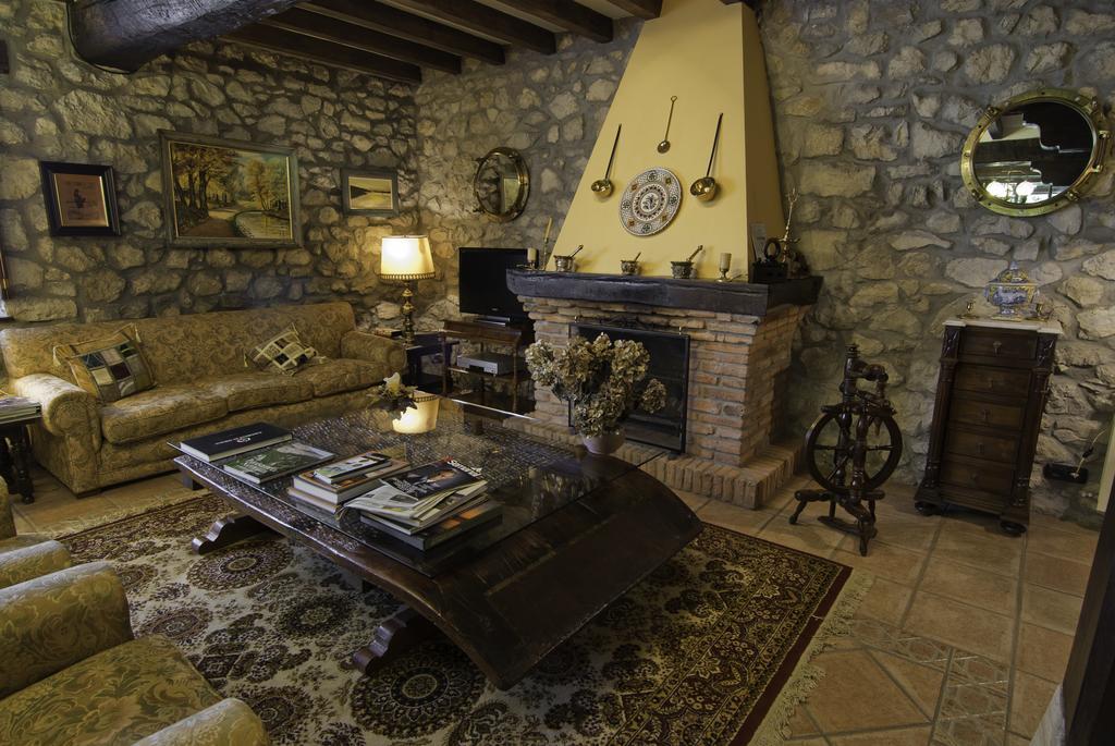 Posada San Tirso Tonanes Exterior photo